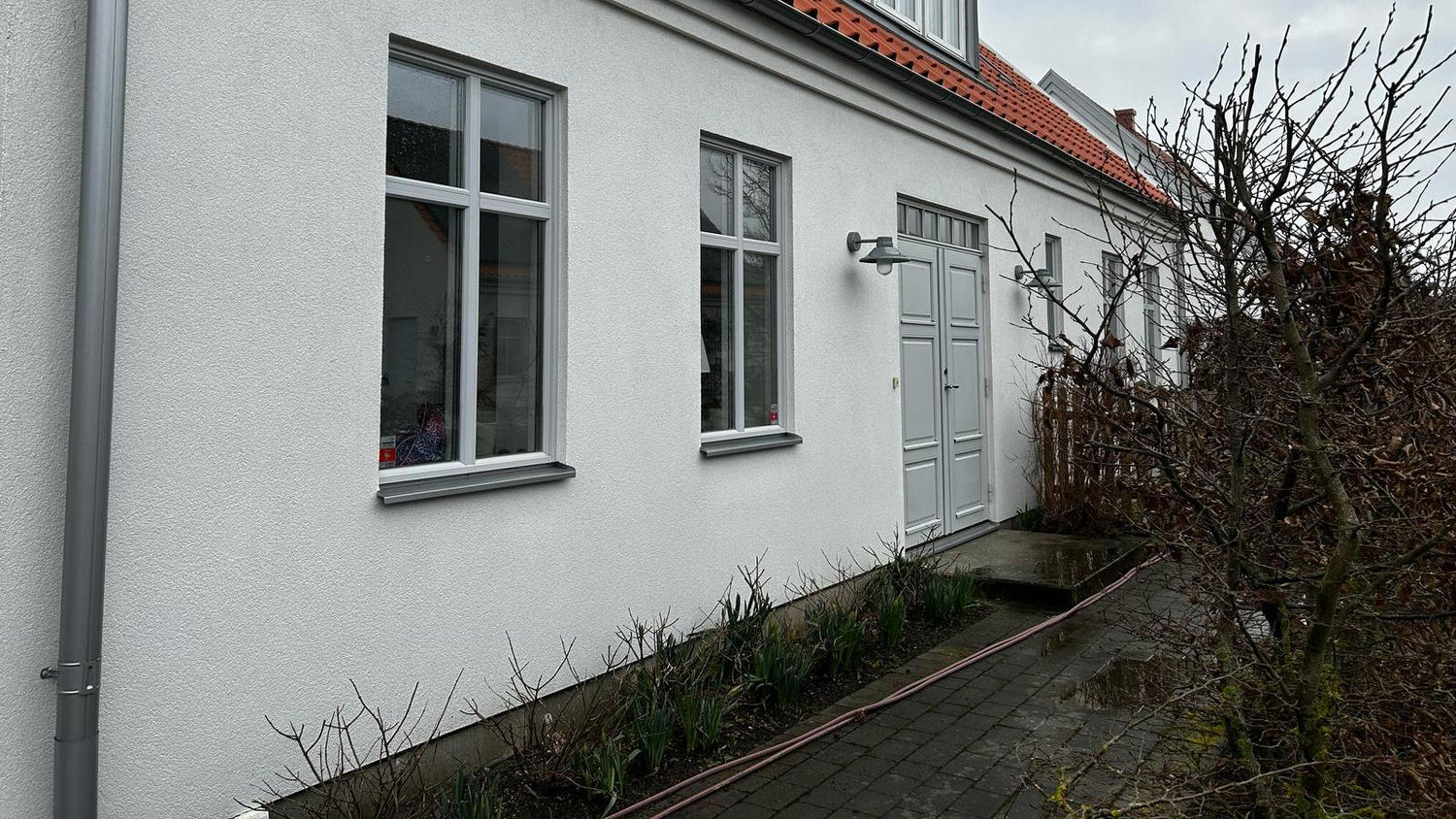 Putsfasad i Malmö efter fasadtvätt med borttvättade alger